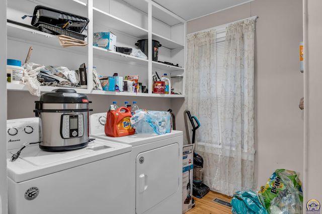 700 SW Roosevelt ST, Topeka, KS 66608