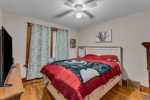 700 SW Roosevelt ST, Topeka, KS 66608