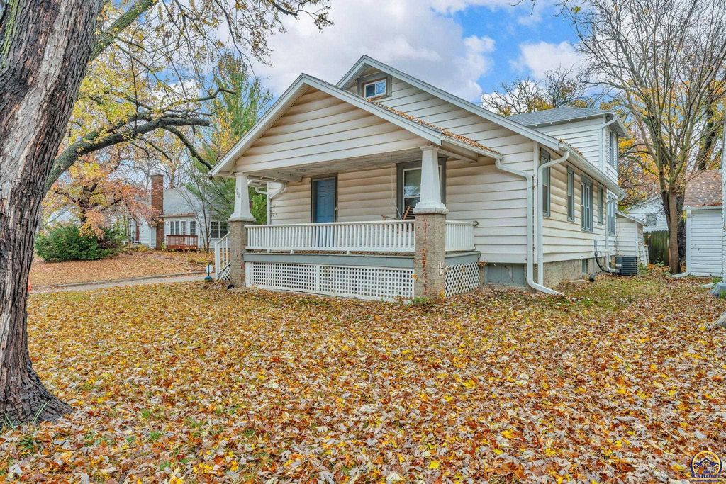 700 SW Roosevelt ST, Topeka, KS 66608