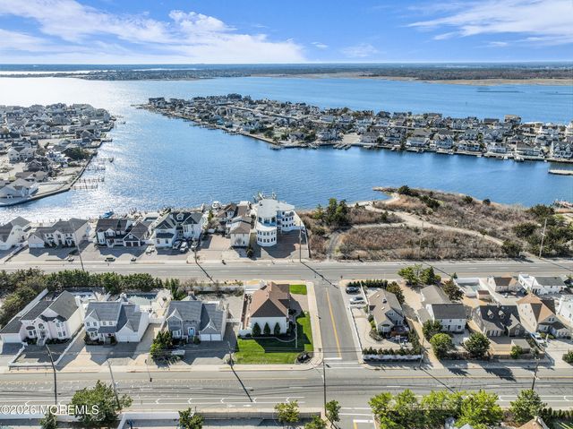 154 Bay Avenue, Mantoloking, NJ 08738