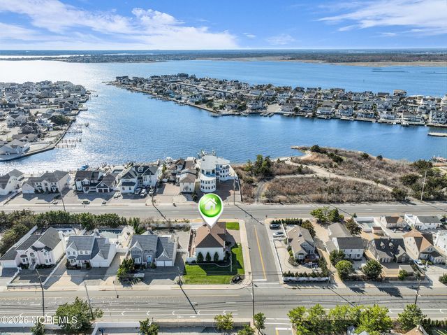 154 Bay Avenue, Mantoloking, NJ 08738