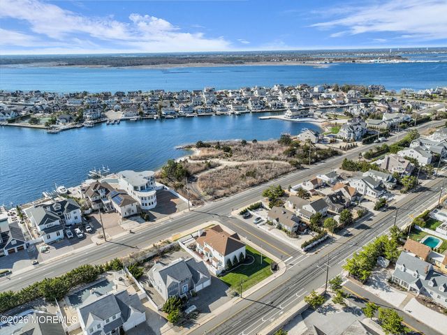 154 Bay Avenue, Mantoloking, NJ 08738