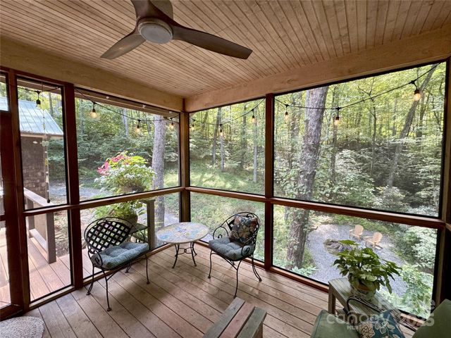 457 Hearthstone Way, Horse Shoe, NC 28742