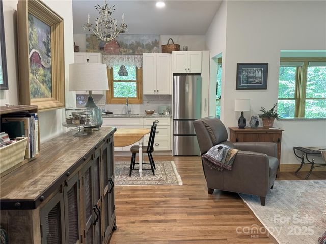 457 Hearthstone Way, Horse Shoe, NC 28742