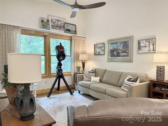 457 Hearthstone Way, Horse Shoe, NC 28742