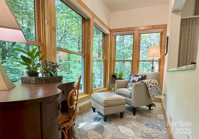 457 Hearthstone Way, Horse Shoe, NC 28742