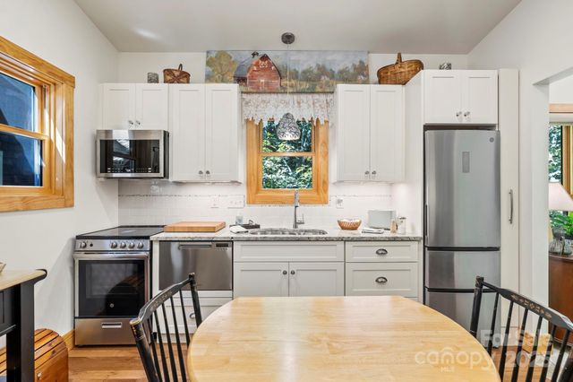 457 Hearthstone Way, Horse Shoe, NC 28742