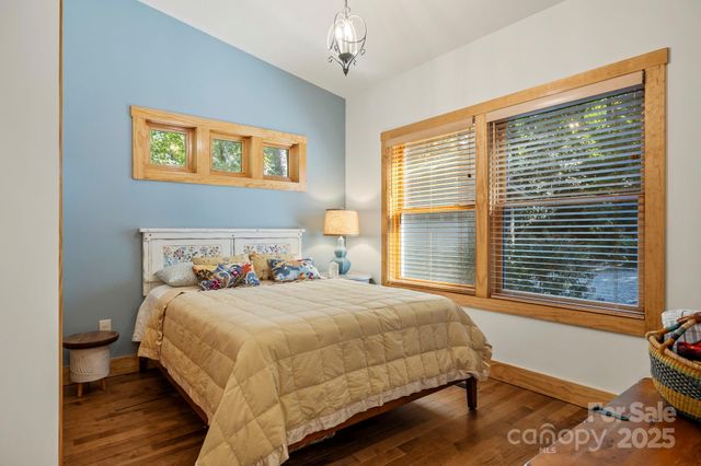 457 Hearthstone Way, Horse Shoe, NC 28742