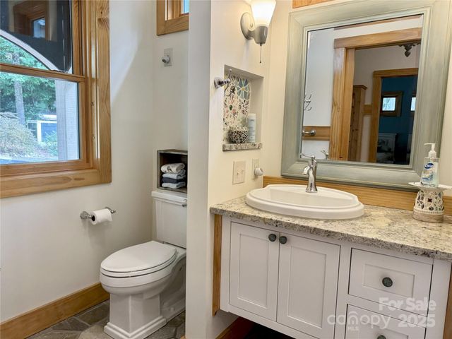 457 Hearthstone Way, Horse Shoe, NC 28742