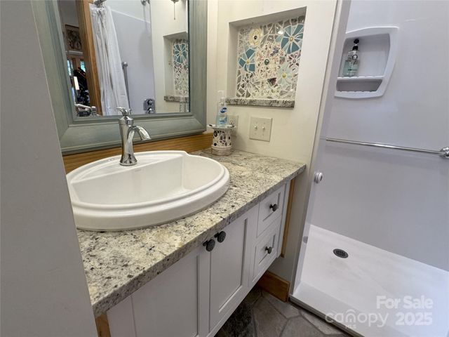 457 Hearthstone Way, Horse Shoe, NC 28742