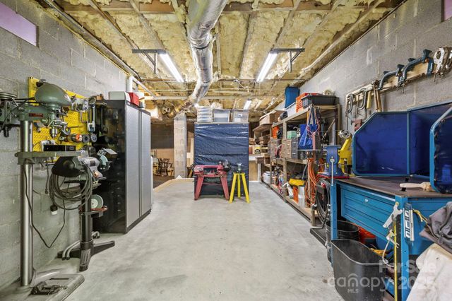 457 Hearthstone Way, Horse Shoe, NC 28742