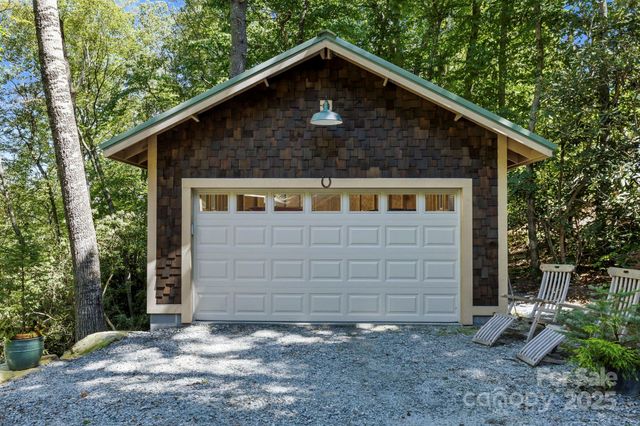 457 Hearthstone Way, Horse Shoe, NC 28742