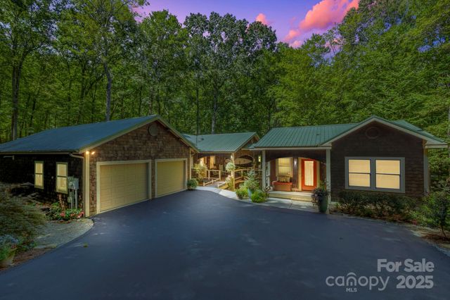 457 Hearthstone Way, Horse Shoe, NC 28742