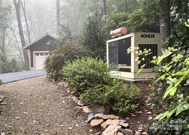 457 Hearthstone Way, Horse Shoe, NC 28742