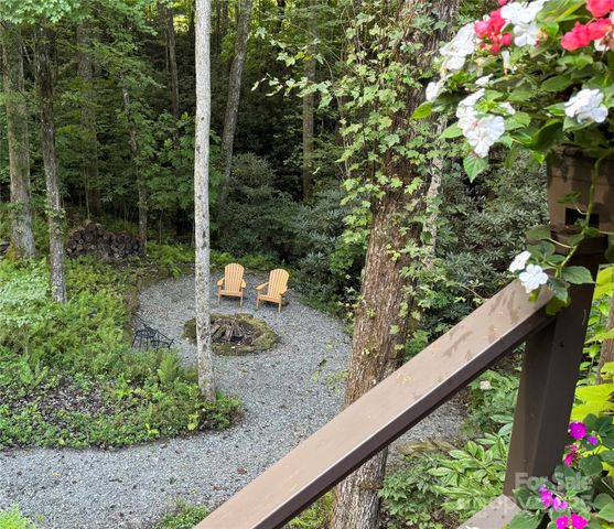 457 Hearthstone Way, Horse Shoe, NC 28742