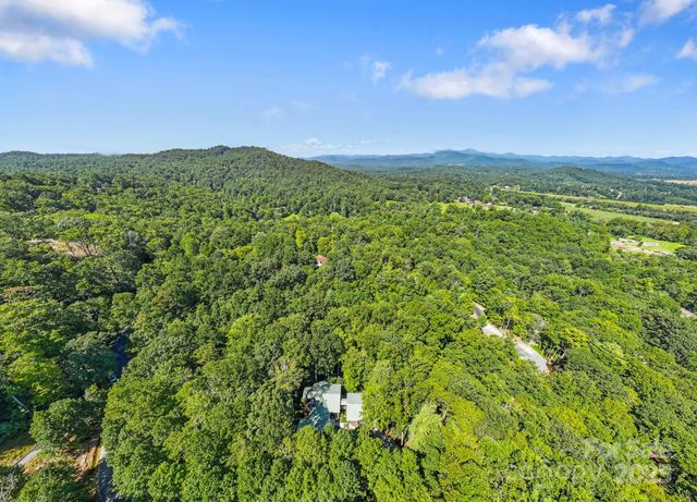 457 Hearthstone Way, Horse Shoe, NC 28742