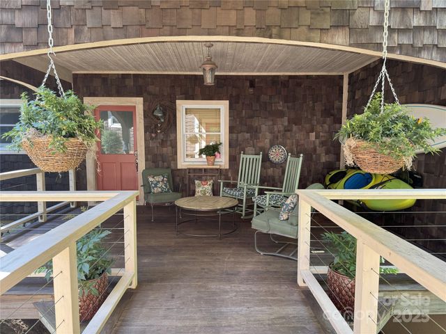 457 Hearthstone Way, Horse Shoe, NC 28742