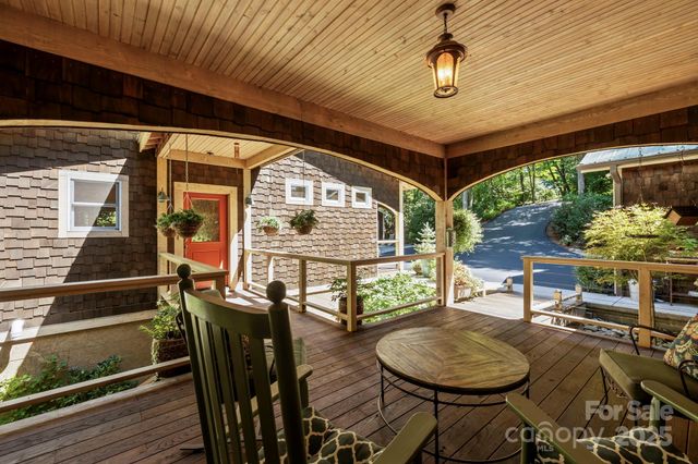 457 Hearthstone Way, Horse Shoe, NC 28742