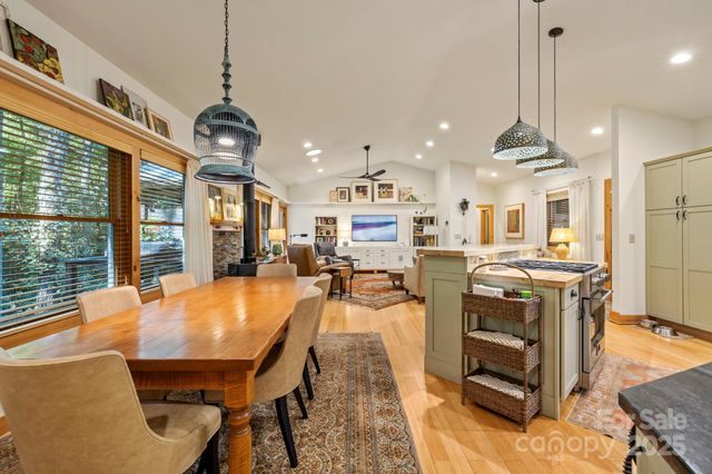 457 Hearthstone Way, Horse Shoe, NC 28742