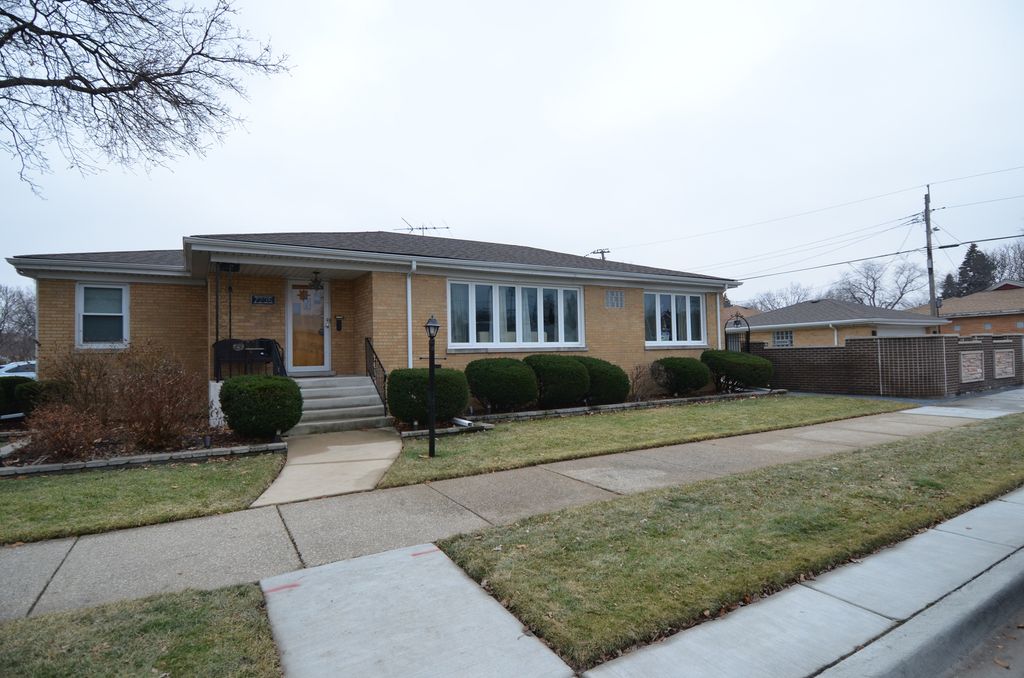 7235 W Barry Avenue, Chicago, IL 60707