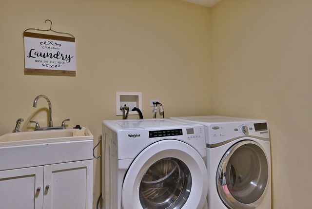 579 Homestead Court, Aurora, IL 60506