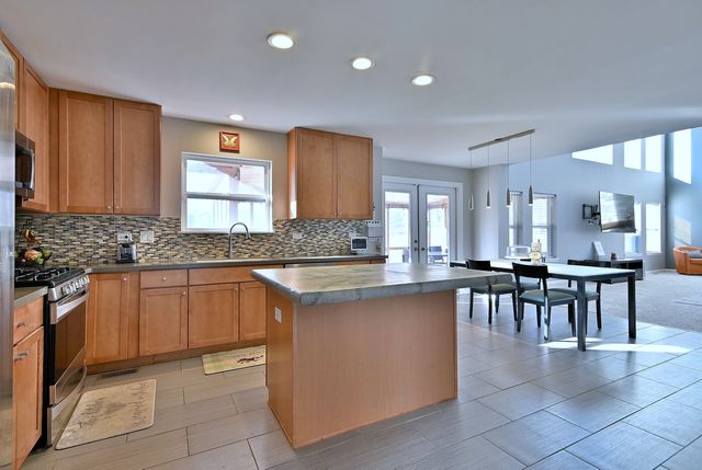 579 Homestead Court, Aurora, IL 60506