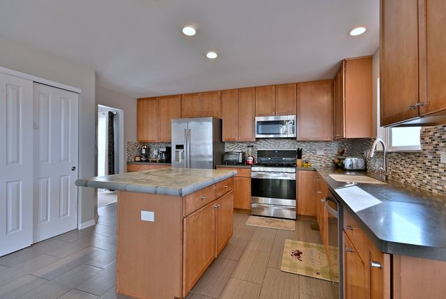 579 Homestead Court, Aurora, IL 60506