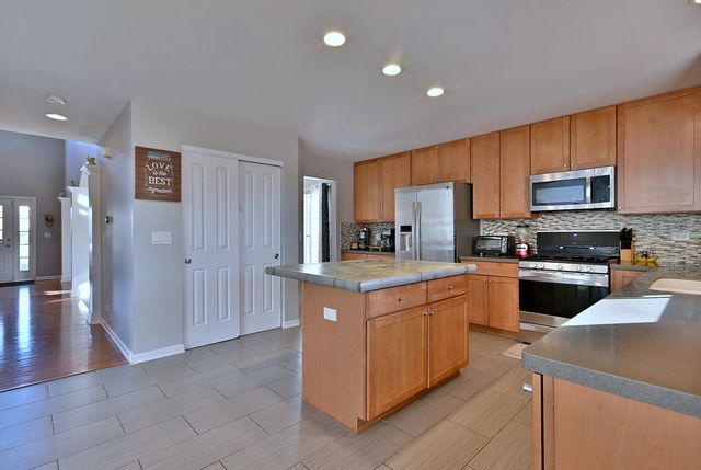 579 Homestead Court, Aurora, IL 60506