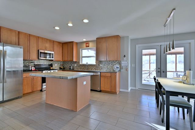 579 Homestead Court, Aurora, IL 60506