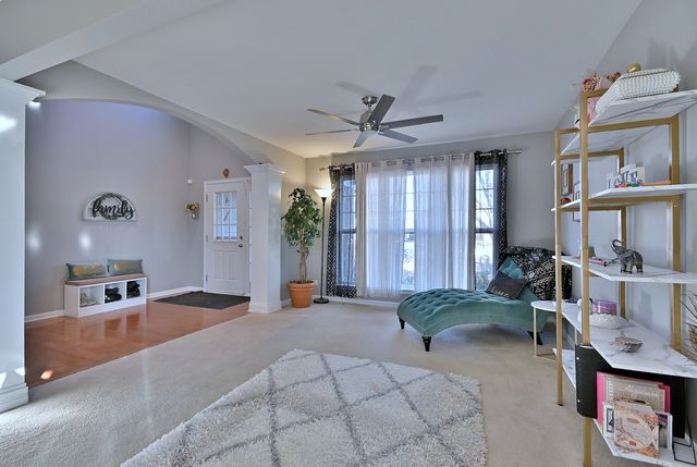 579 Homestead Court, Aurora, IL 60506