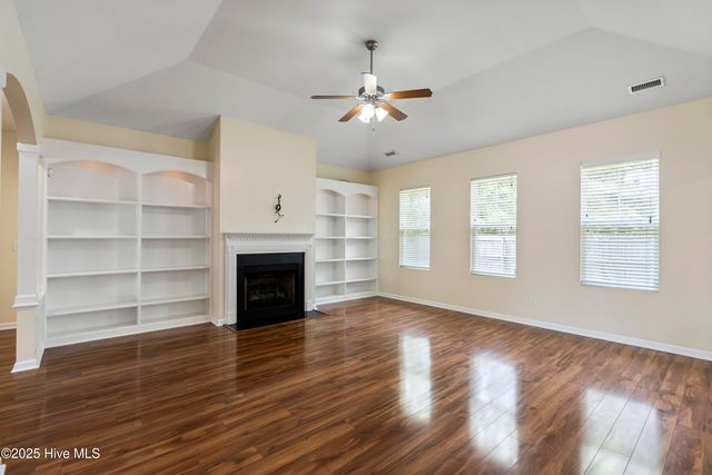 402 Walkens Woods Lane, Jacksonville, NC 28546