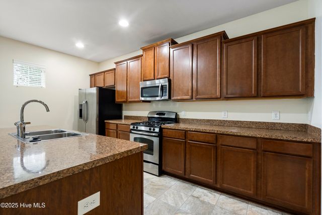 402 Walkens Woods Lane, Jacksonville, NC 28546
