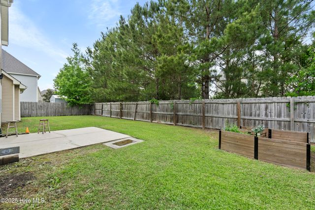 402 Walkens Woods Lane, Jacksonville, NC 28546