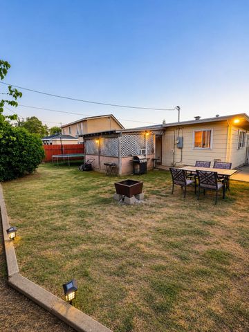 2336 Estrellita Way, Sacramento, CA 95825