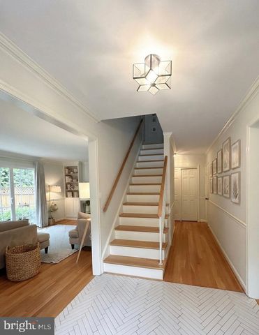 3130 BARNARD CT, Fairfax, VA 22031