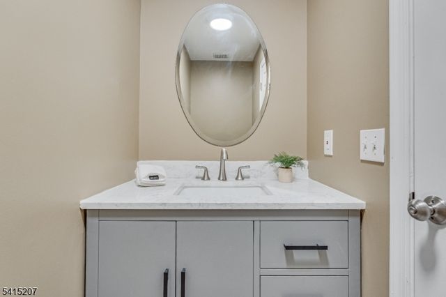 4 Currey Lane, West Orange Twp., NJ 07052