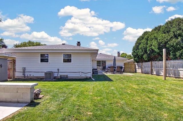 7911 32nd AVENUE, Kenosha, WI 53142