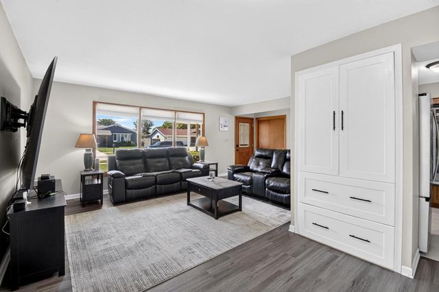 7911 32nd AVENUE, Kenosha, WI 53142