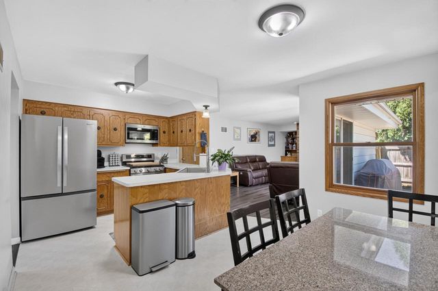 7911 32nd AVENUE, Kenosha, WI 53142