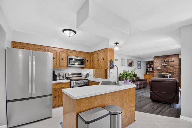 7911 32nd AVENUE, Kenosha, WI 53142
