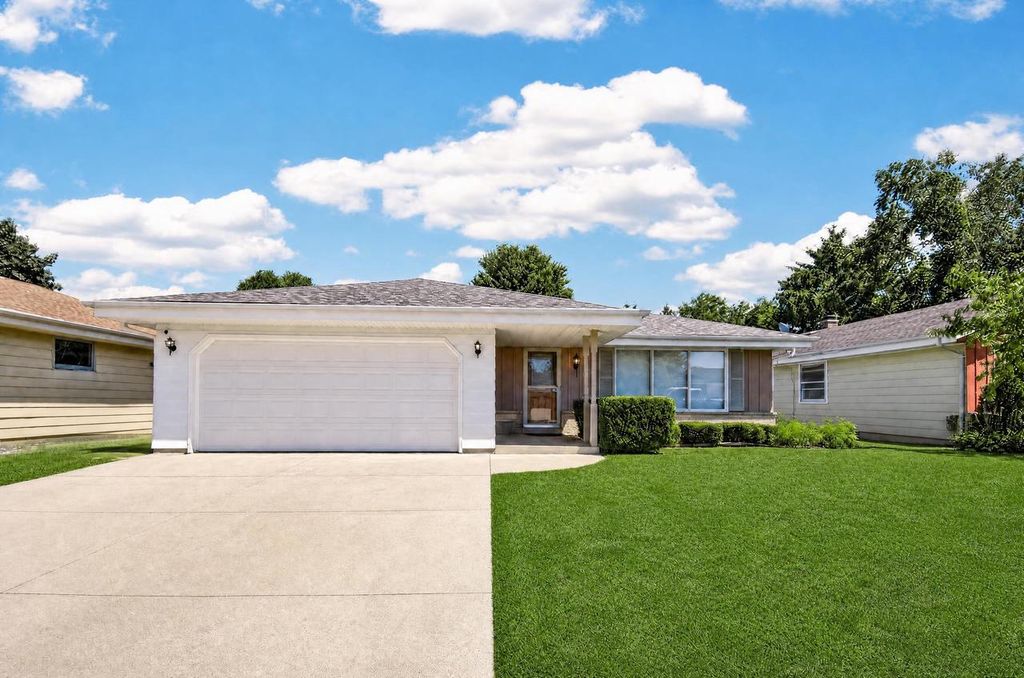 7911 32nd AVENUE, Kenosha, WI 53142