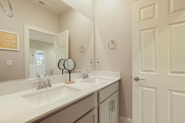 2885 Ellis Town Dr, Tracy, CA 95377