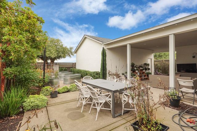 2885 Ellis Town Dr, Tracy, CA 95377