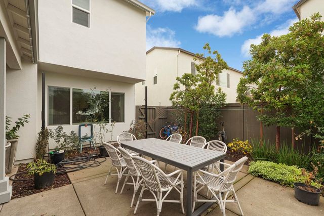 2885 Ellis Town Dr, Tracy, CA 95377