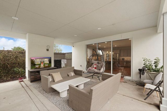 2885 Ellis Town Dr, Tracy, CA 95377