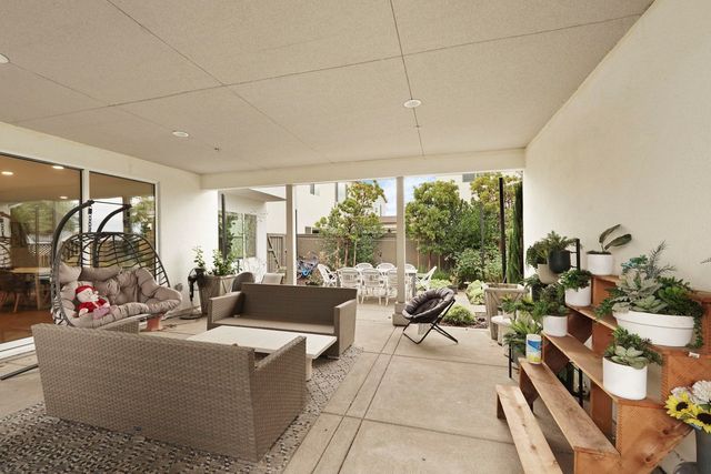 2885 Ellis Town Dr, Tracy, CA 95377