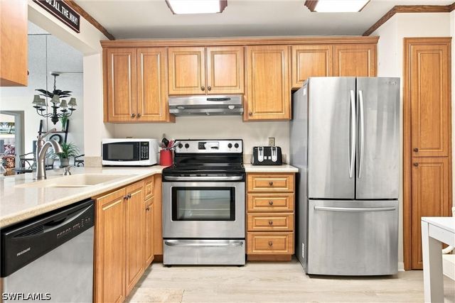1087 Forest Lakes DR 302, Naples, FL 34105