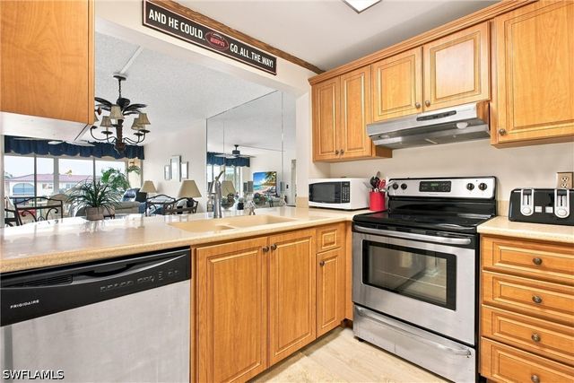 1087 Forest Lakes DR 302, Naples, FL 34105