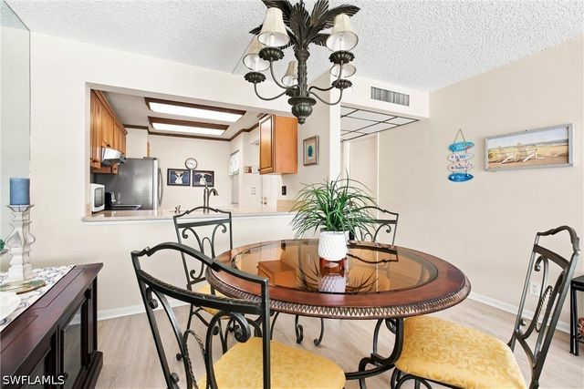 1087 Forest Lakes DR 302, Naples, FL 34105