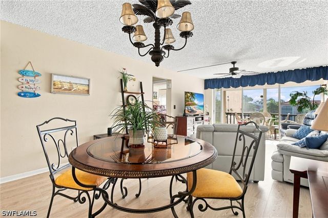 1087 Forest Lakes DR 302, Naples, FL 34105